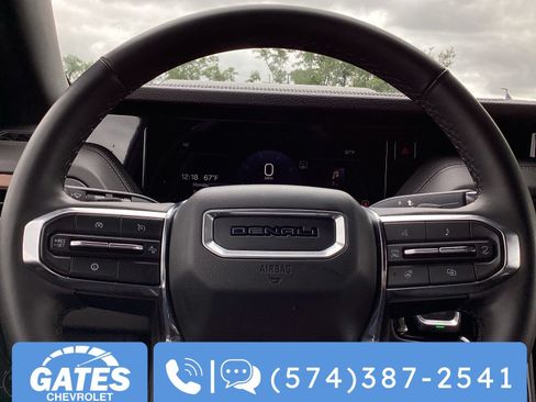 Used 2025 GMC Yukon XL Denali AWD/4WD image 35