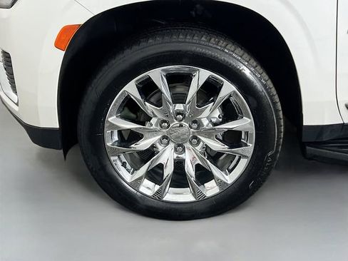 Used 2022 GMC Yukon XL SLT w/ SLT Luxury Package image 30