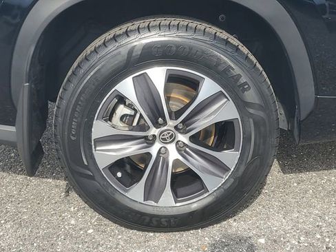 Used 2023 Toyota Highlander LE image 5