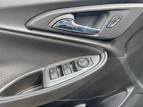 Used 2017 Chevrolet Malibu LT FWD image 12