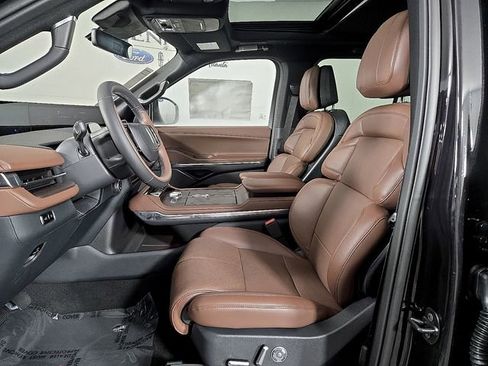 New 2025 Lincoln Navigator L Reserve image 13