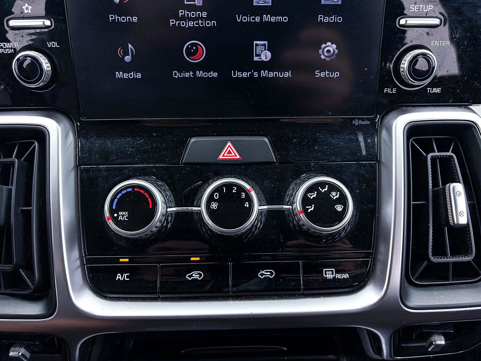 Used 2022 Kia Sorento LX FWD image 16