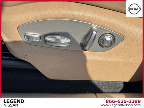 Used 2025 Porsche Macan AWD/4WD image 17