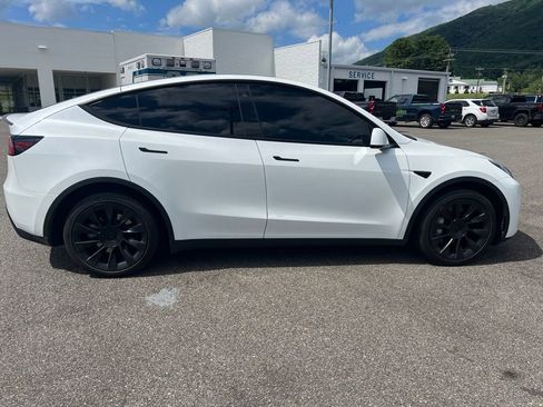 Used 2023 Tesla Model Y Long Range AWD/4WD image 6