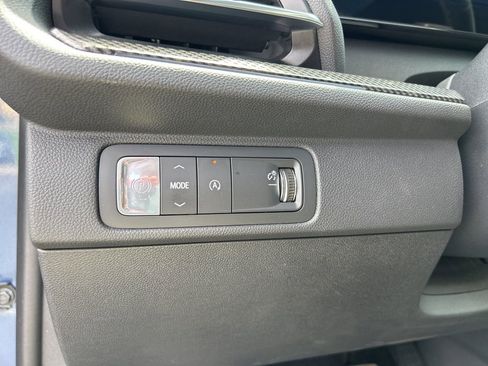 Used 2025 Chevrolet Traverse High Country FWD image 26