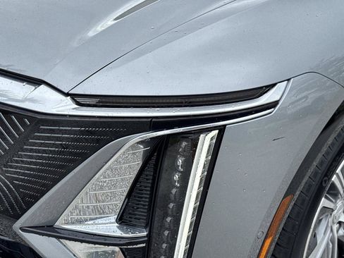 Certified 2024 Cadillac Lyriq Luxury AWD/4WD image 9