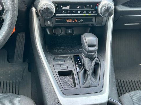 Used 2021 Toyota RAV4 LE FWD image 20