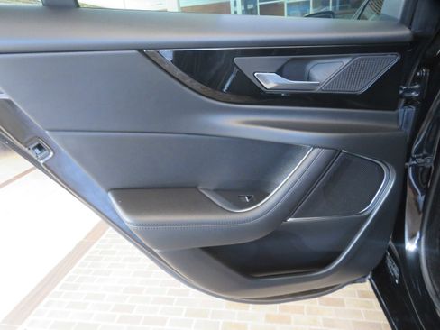 Used 2020 Jaguar XE S image 17