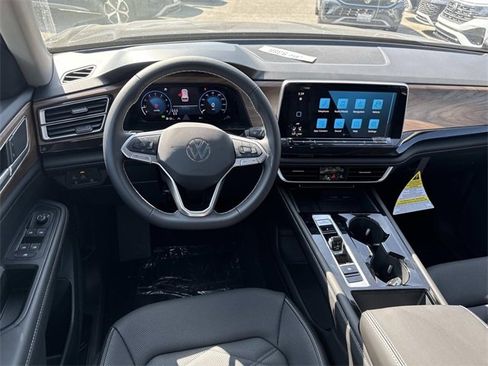 New 2026 Volkswagen Atlas SE image 9