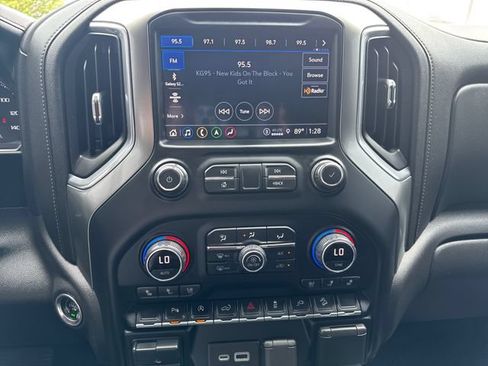 Used 2021 Chevrolet Silverado 1500 LTZ AWD/4WD image 19