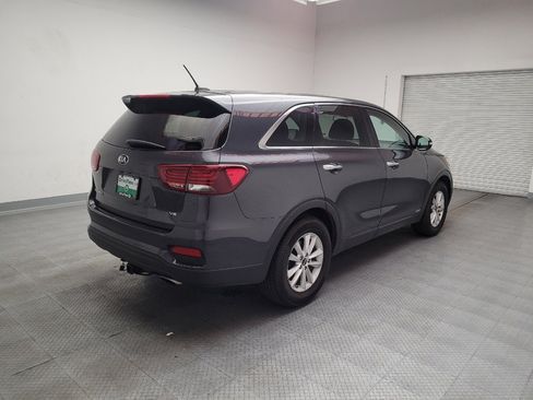 Used 2019 Kia Sorento LX image 9