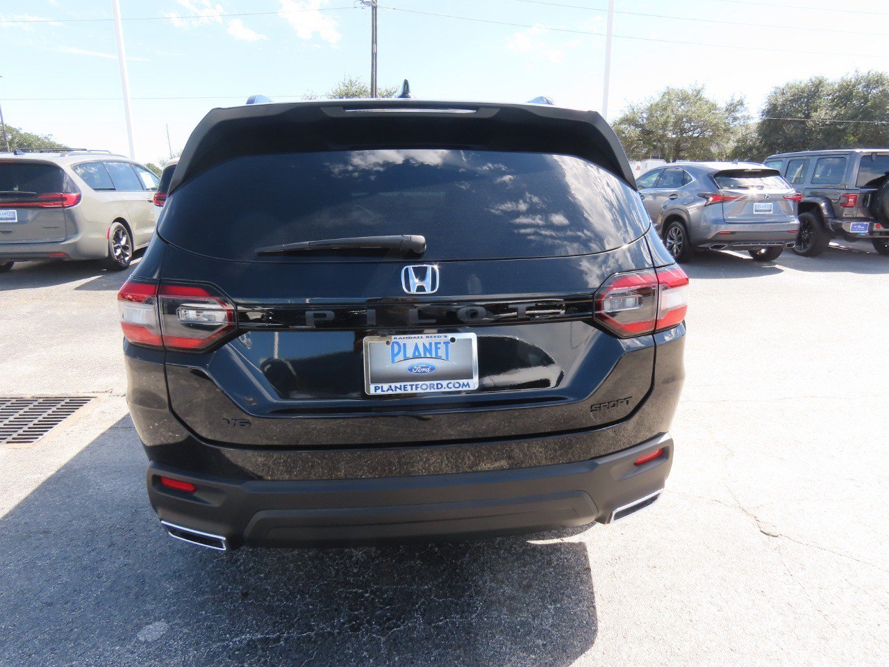 Used 2023 Honda Pilot Sport image 13