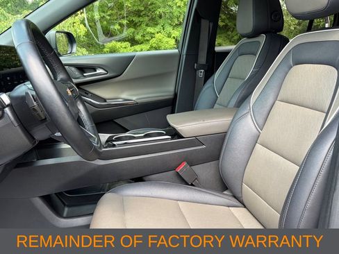 Used 2025 Chevrolet Equinox LT w/ Convenience Package II FWD image 4