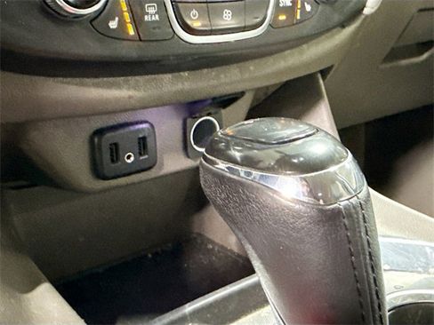 Used 2019 Chevrolet Traverse LT w/ LPO, Black Accent Package image 18