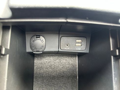Used 2017 Subaru Forester 2.5i Touring AWD/4WD image 62