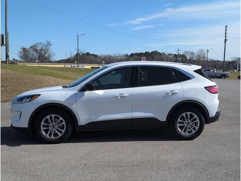 Used 2022 Ford Escape SE image 2