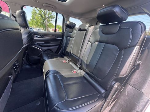 Used 2022 Jeep Grand Cherokee Limited AWD/4WD image 15