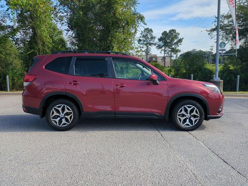 Used 2023 Subaru Forester Premium AWD/4WD image 2
