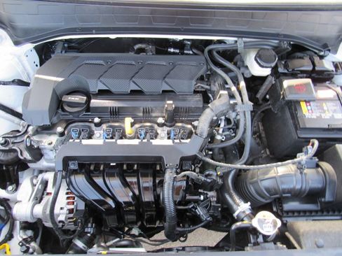 Certified 2025 Hyundai Venue SEL FWD image 11