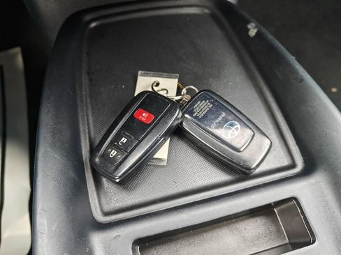 Used 2021 Toyota Prius LE image 22