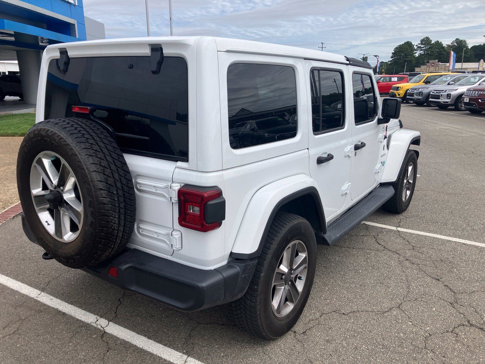 Used 2020 Jeep Wrangler Unlimited Sahara w/ Dual Top Group AWD/4WD image 5
