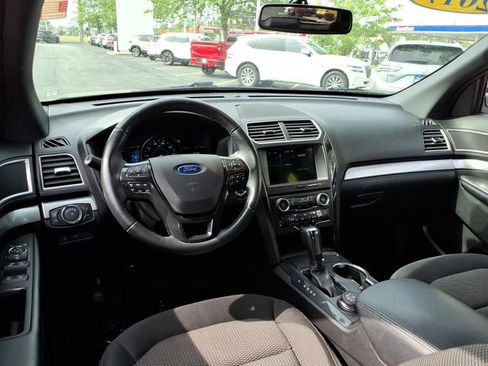Used 2017 Ford Explorer XLT w/ Equipment Group 201A AWD/4WD image 5