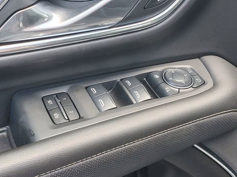 Used 2024 Chevrolet Suburban Premier image 18