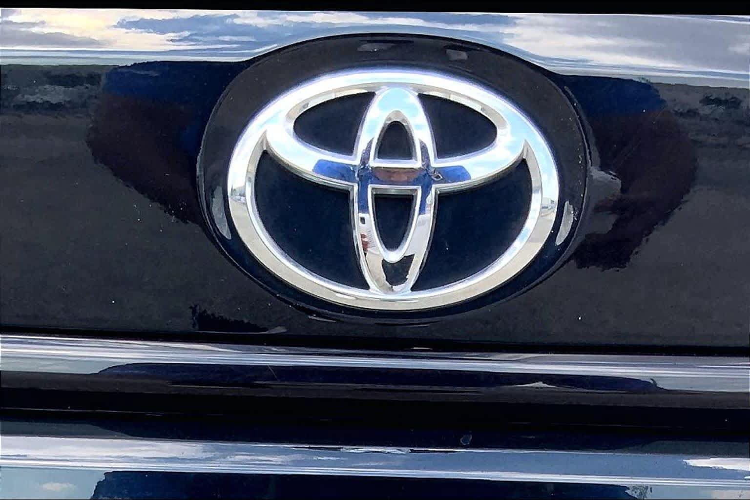 Used 2024 Toyota Corolla LE FWD image 30