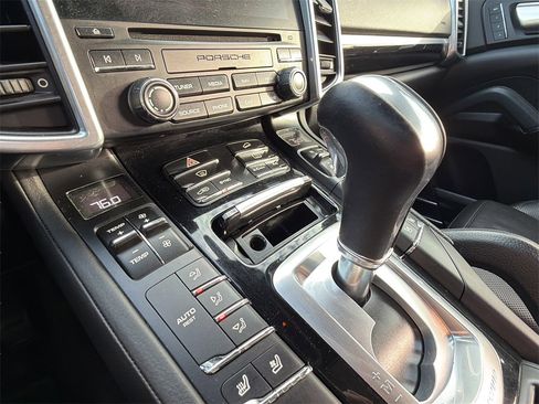 Used 2017 Porsche Cayenne Platinum Edition w/ Premium Package (PJV) image 28