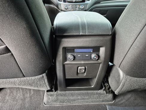 Used 2023 Chevrolet Traverse LT FWD image 15