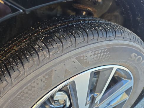 New 2025 Nissan Versa SV image 12