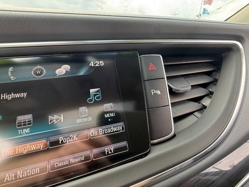 Used 2019 Buick Enclave Essence AWD/4WD image 24