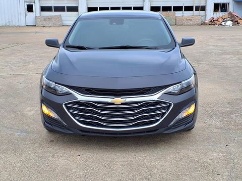 Used 2025 Chevrolet Malibu LT FWD image 2