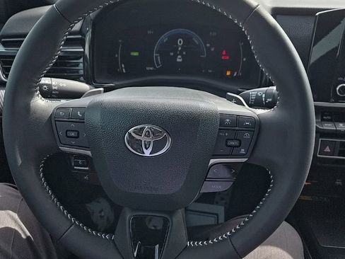 Used 2025 Toyota Camry SE w/ Convenience Package image 13