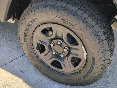 Used 2024 Jeep Wrangler Sport image 12