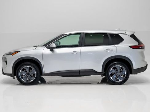Used 2025 Nissan Rogue SV FWD image 27