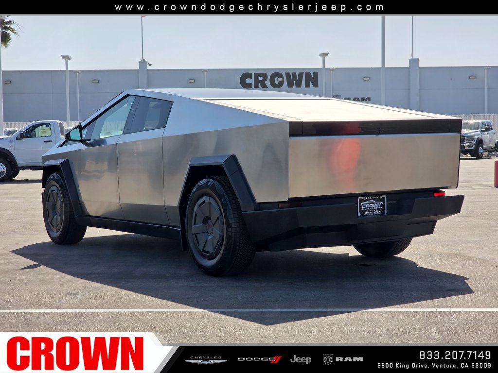 Used 2024 Tesla Cybertruck AWD Crew Cab image 5