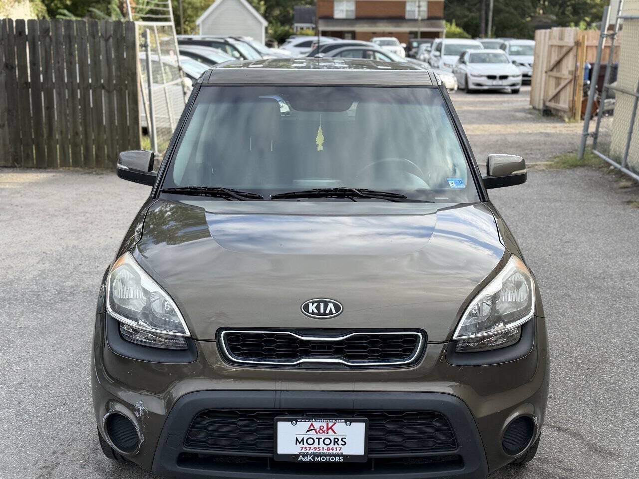 Used 2012 Kia Soul + w/ Audio Pkg FWD image 4