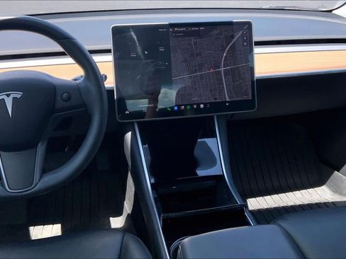 Used 2020 Tesla Model 3 Standard Range RWD image 6