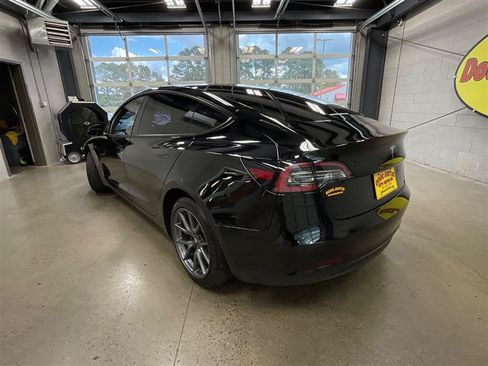 Used 2022 Tesla Model 3 Long Range AWD/4WD image 3