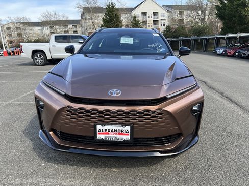 New 2026 Toyota Crown Signia image 2