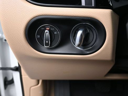 Certified 2025 Porsche Macan AWD/4WD image 25