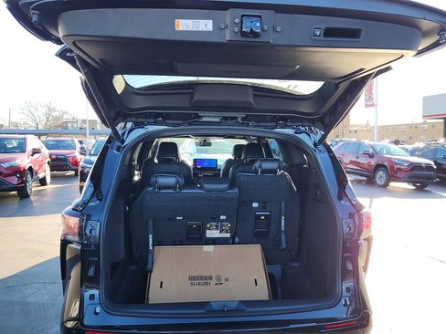 New 2026 Toyota Sienna Limited image 28