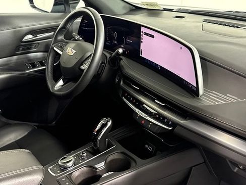 Used 2025 Cadillac XT4 Premium Luxury FWD image 34