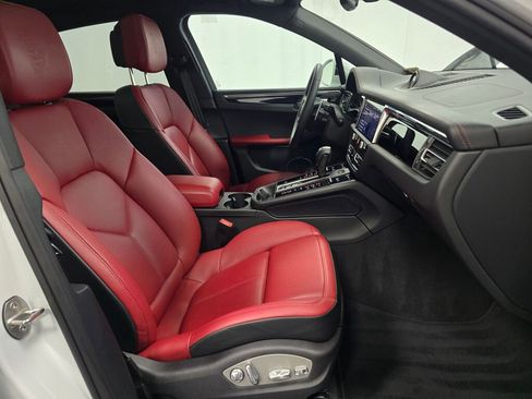 Certified 2025 Porsche Macan image 26