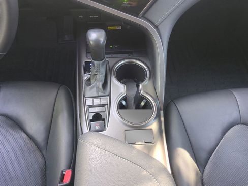 Used 2022 Toyota Camry XSE FWD image 15