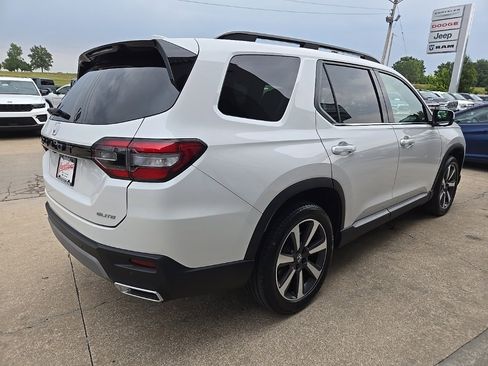 Used 2023 Honda Pilot Elite image 11