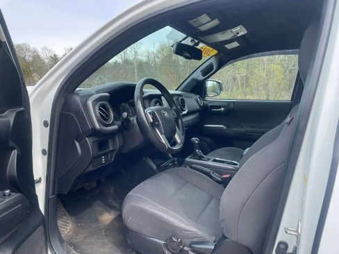 Used 2017 Toyota Tacoma 4x4 Access Cab image 5