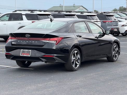 Used 2023 Hyundai Elantra SEL w/ Convenience Package FWD image 5