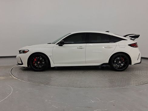 Used 2024 Honda Civic Type R image 2